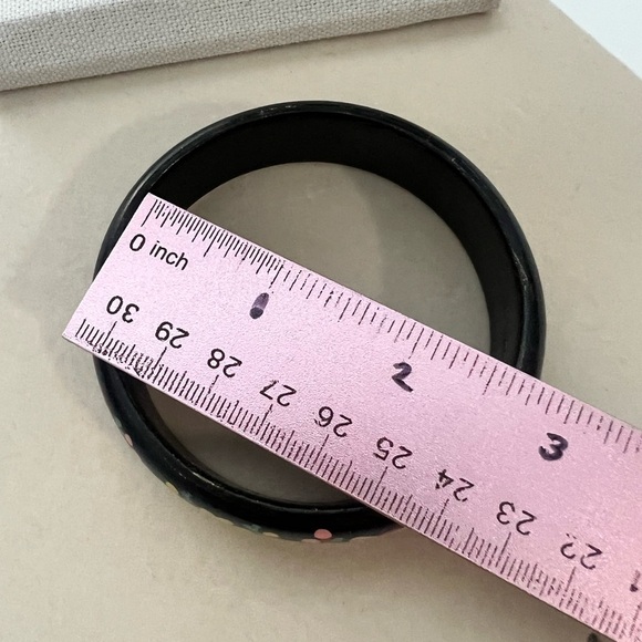 Vintage Wooden Floral Black Bangle Bracelet - Picture 3 of 3